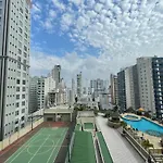 Otima Localizacao Quadra Mar A 80M Da Praia